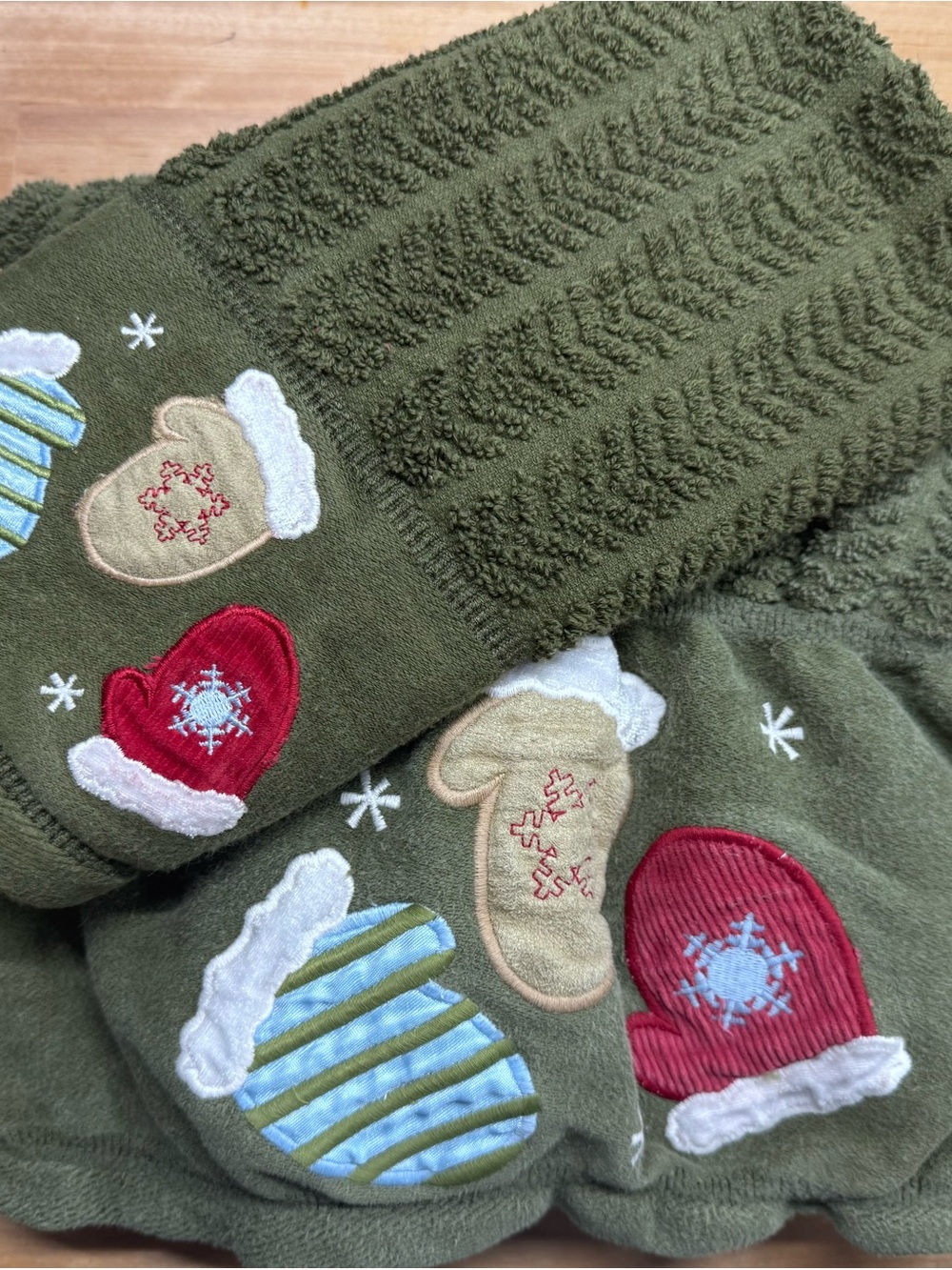Holiday Embroidered Olive Green Bath Towel Set